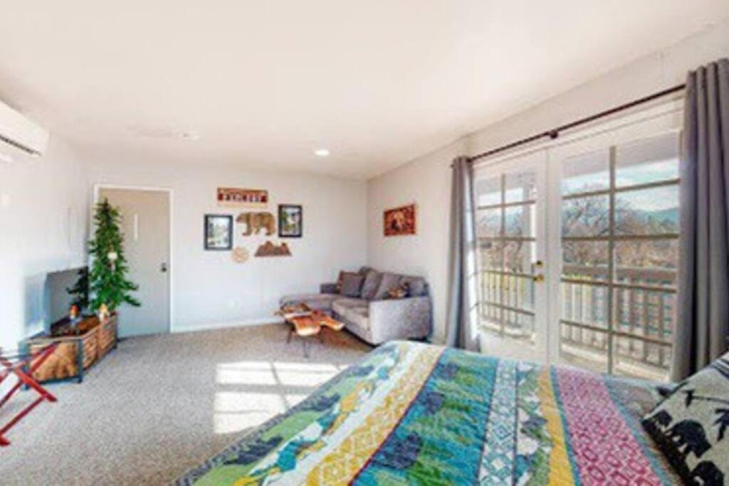 Couples Hideout In Heart Of Oakhurst Luaran gambar